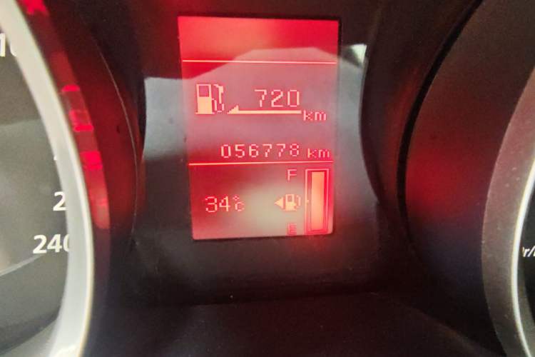 Used Mitsubishi Lancer EX 2016 1.8L Manual Black-and-White Retro Edition Odometer Close Up