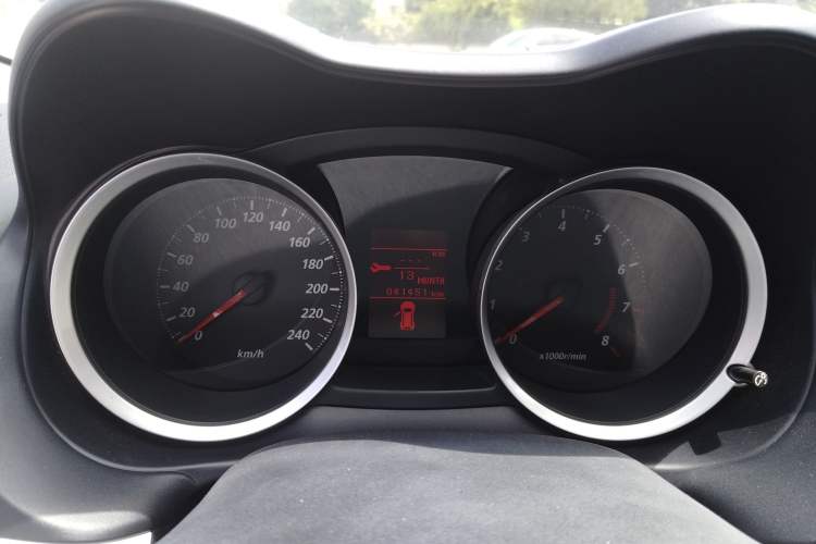 Used Mitsubishi Lancer EX 2016 1.8L CVT Black-and-White Retro Edition Odometer Close Up