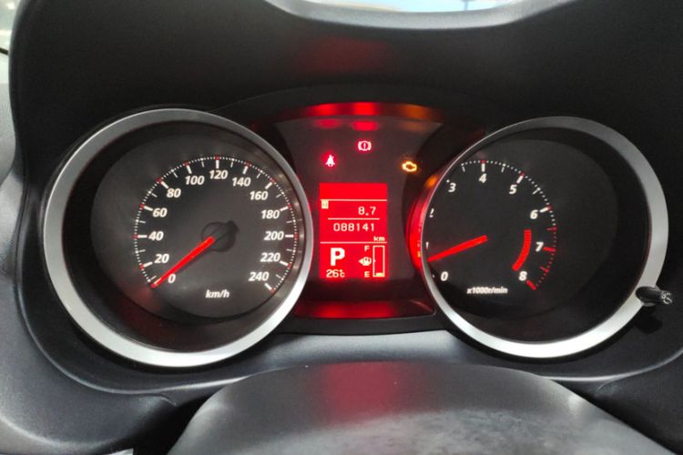 Used Mitsubishi Lancer EX 2016 1.8L CVT Black-and-White Retro Edition Odometer Close Up