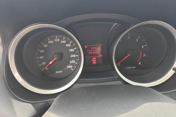 Used Mitsubishi Lancer EX 2016 1.8L CVT Black-and-White Retro Edition Odometer Close Up