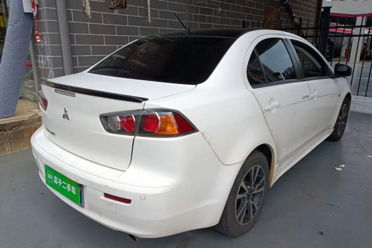 Used Mitsubishi Lancer EX 2016 1.8L CVT Black-and-White Retro Edition Rear Right 45 Deg