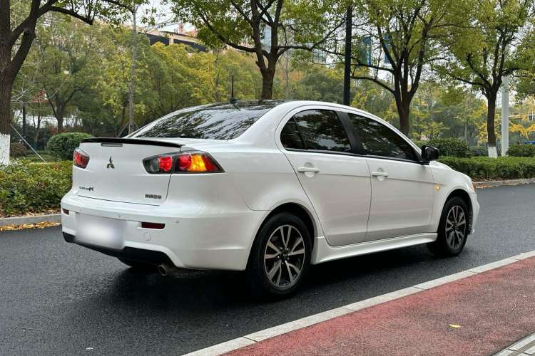 Used Mitsubishi Lancer EX 2016 1.8L CVT Black-and-White Retro Edition Rear Right 45 Deg
