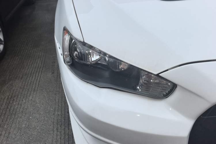 Used Mitsubishi Lancer EX 2016 1.8L CVT Black-and-White Retro Edition Right Front Headlight