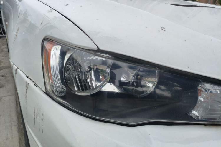 Used Mitsubishi Lancer EX 2016 1.8L CVT Black-and-White Retro Edition Right Front Headlight