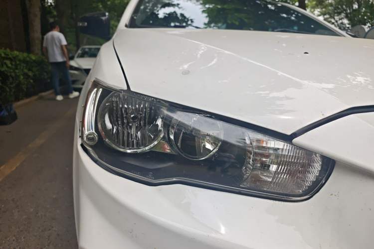Used Mitsubishi Lancer EX 2016 1.8L Manual Black-and-White Retro Edition Right Front Headlight