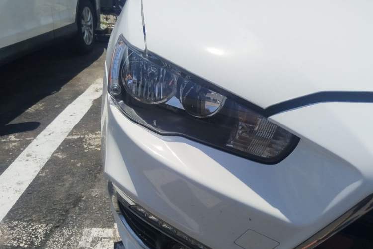 Used Mitsubishi Lancer EX 2016 1.8L CVT Black-and-White Retro Edition Right Front Headlight