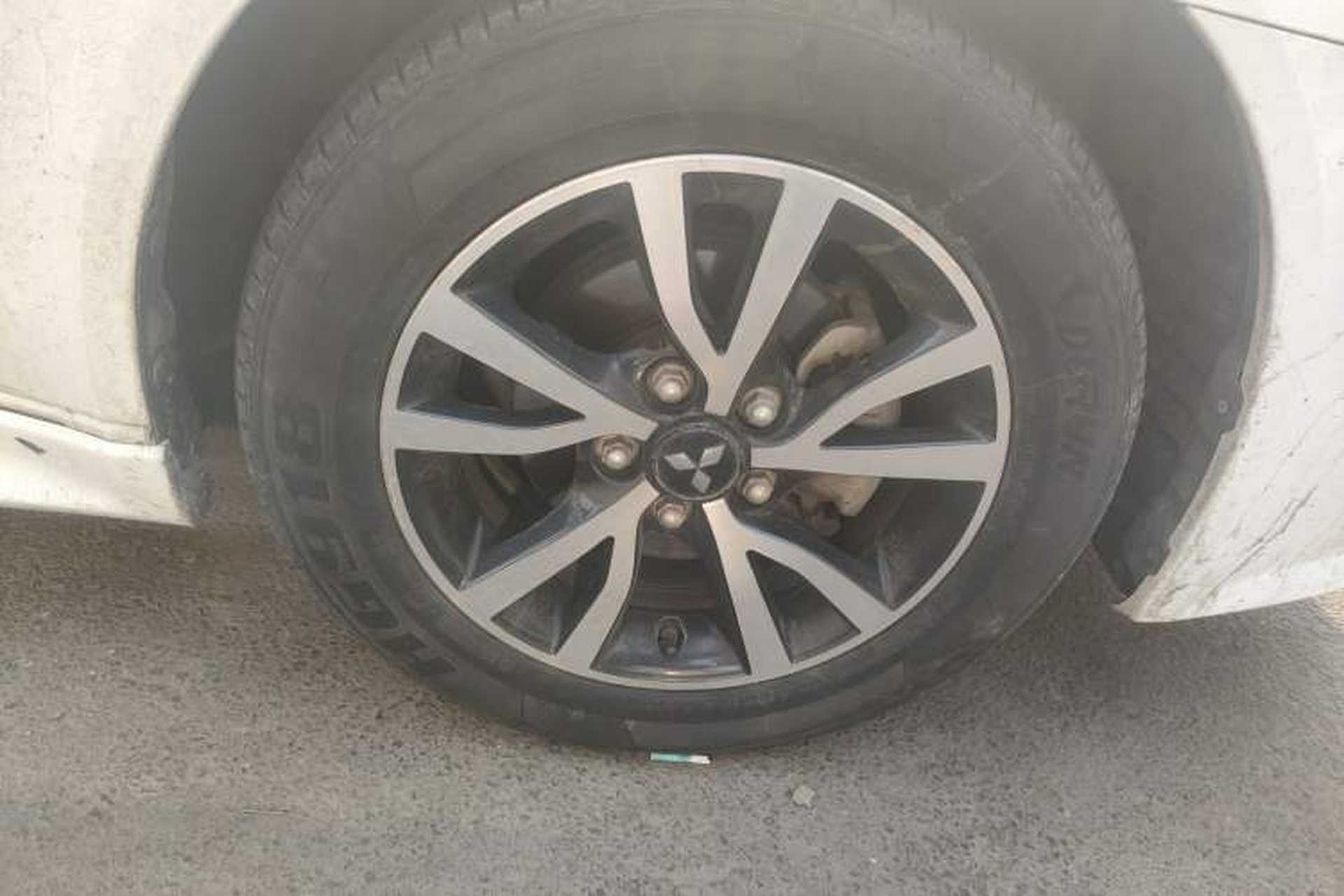 Used Mitsubishi Lancer EX 2016 1.8L CVT Black-and-White Retro Edition Right Front Wheel Hub