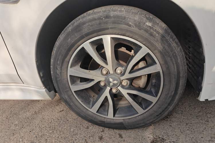 Used Mitsubishi Lancer EX 2016 1.8L Manual Black-and-White Retro Edition Right Front Wheel Hub