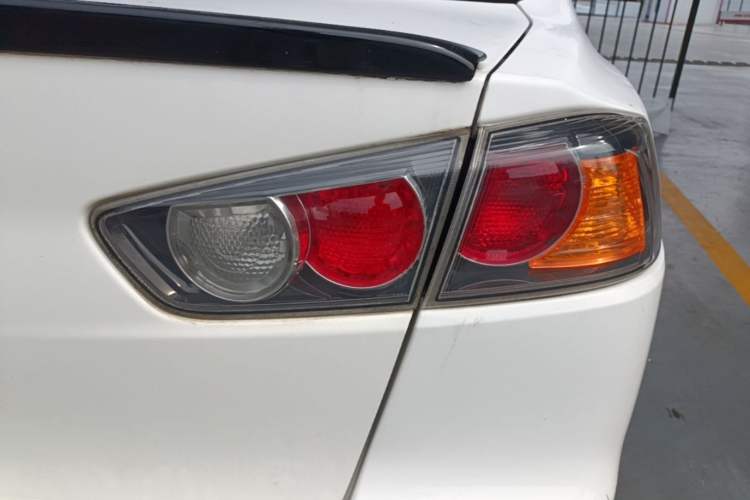 Used Mitsubishi Lancer EX 2016 1.8L CVT Black-and-White Retro Edition Right Rear Taillight