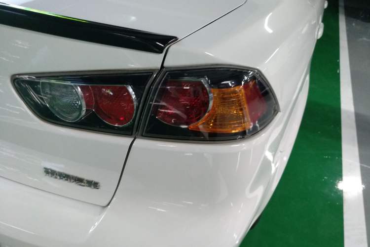 Used Mitsubishi Lancer EX 2016 1.8L CVT Black-and-White Retro Edition Right Rear Taillight