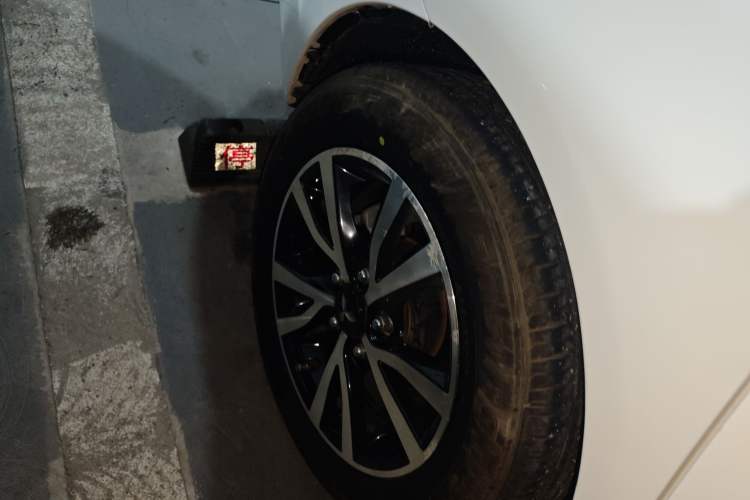 Used Mitsubishi Lancer EX 2016 1.8L CVT Black-and-White Retro Edition Right Rear Wheel Hub