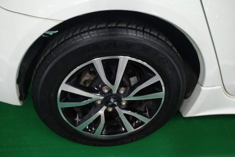 Used Mitsubishi Lancer EX 2016 1.8L CVT Black-and-White Retro Edition Right Rear Wheel Hub