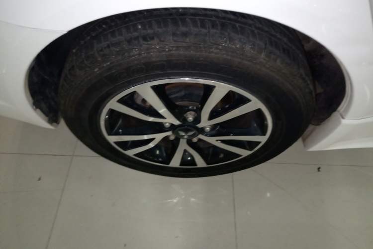 Used Mitsubishi Lancer EX 2016 1.8L CVT Black-and-White Retro Edition Right Rear Wheel Hub