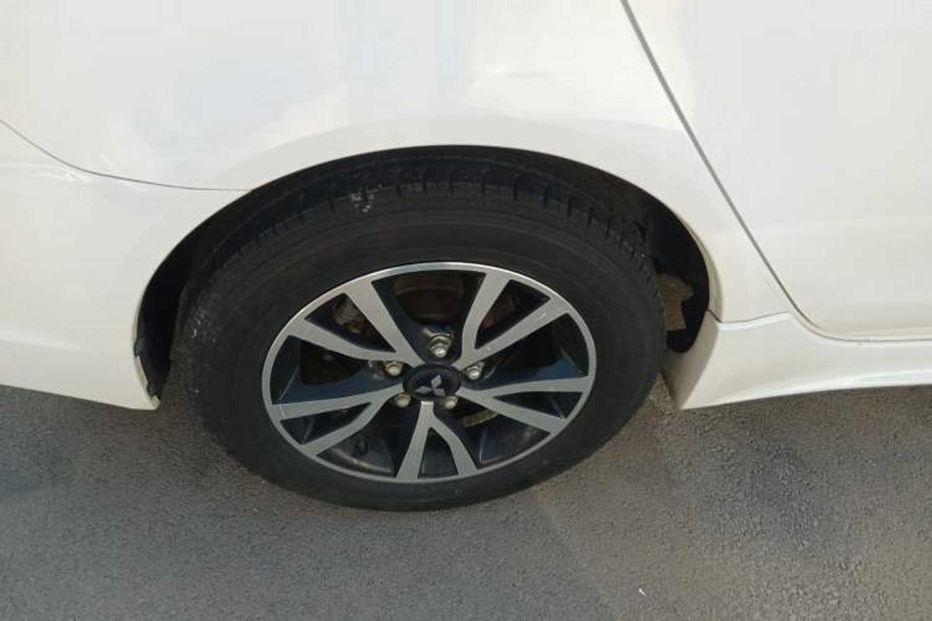 Used Mitsubishi Lancer EX 2016 1.8L CVT Black-and-White Retro Edition Right Rear Wheel Hub