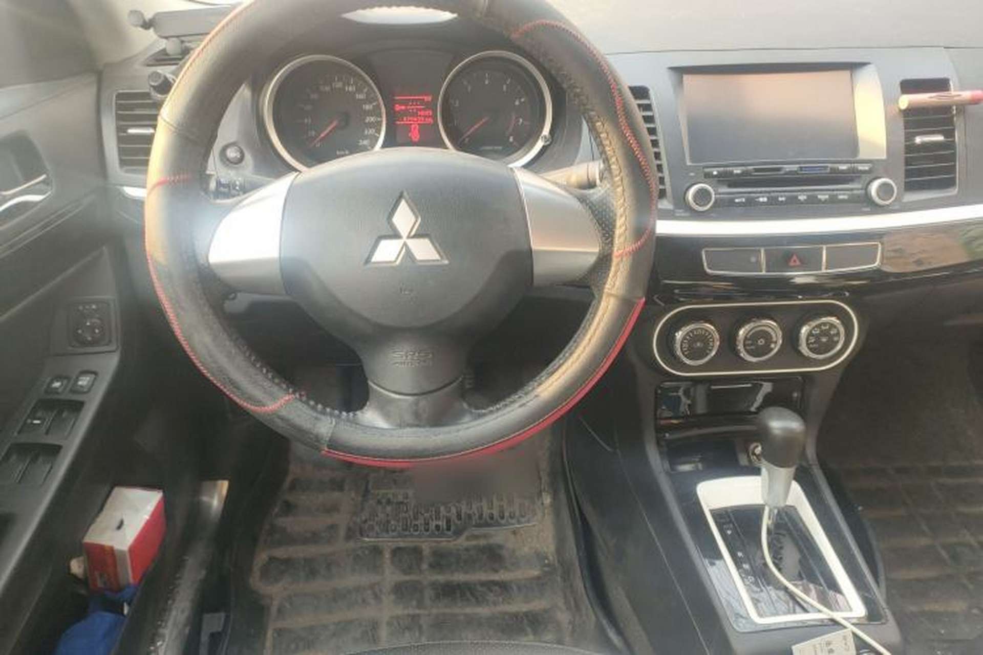 Used Mitsubishi Lancer EX 2016 1.8L CVT Black-and-White Retro Edition Steering Wheel