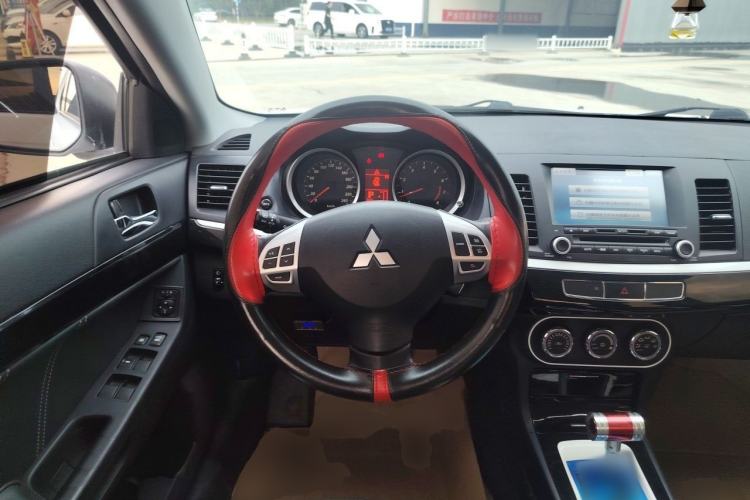 Used Mitsubishi Lancer EX 2016 1.8L CVT Black-and-White Retro Edition Steering Wheel