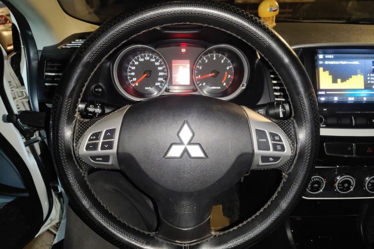 Used Mitsubishi Lancer EX 2016 1.8L Manual Black-and-White Retro Edition Steering Wheel