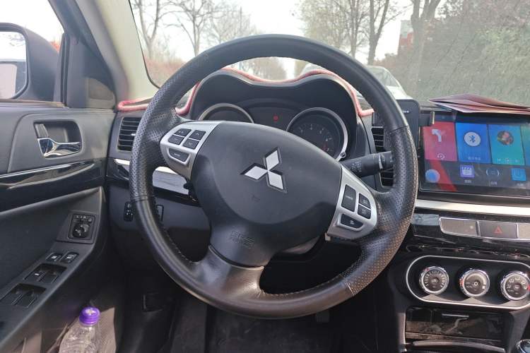 Used Mitsubishi Lancer EX 2016 1.8L Manual Black-and-White Retro Edition Steering Wheel
