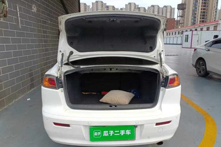 Used Mitsubishi Lancer EX 2016 1.8L CVT Black-and-White Retro Edition Trunk