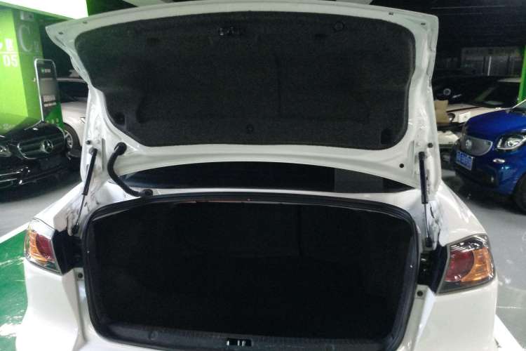 Used Mitsubishi Lancer EX 2016 1.8L CVT Black-and-White Retro Edition Trunk