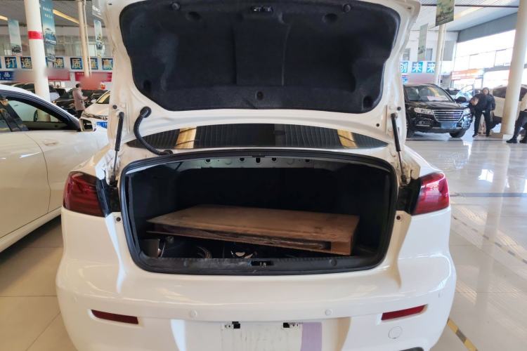 Used Mitsubishi Lancer EX 2016 1.8L CVT Black-and-White Retro Edition Trunk