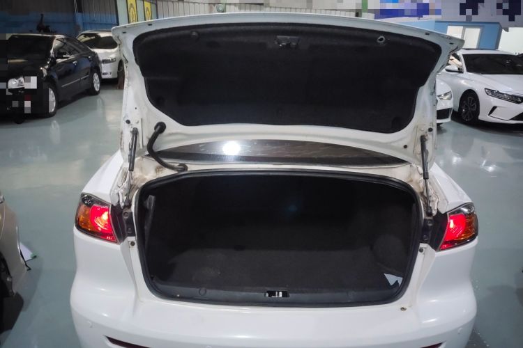 Used Mitsubishi Lancer EX 2016 1.8L CVT Black-and-White Retro Edition Trunk