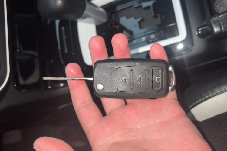 Used Mitsubishi Lancer EX 2016 1.8L CVT Black-and-White Retro Edition Vehicle Key