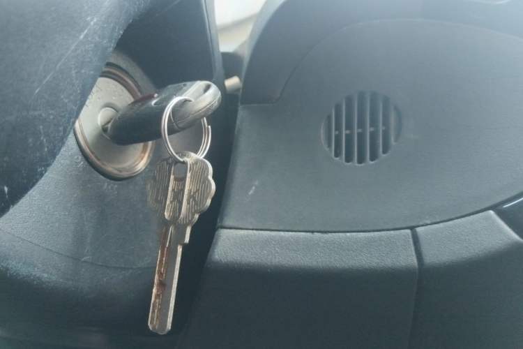 Used Mitsubishi Lancer EX 2016 1.8L CVT Black-and-White Retro Edition Vehicle Key