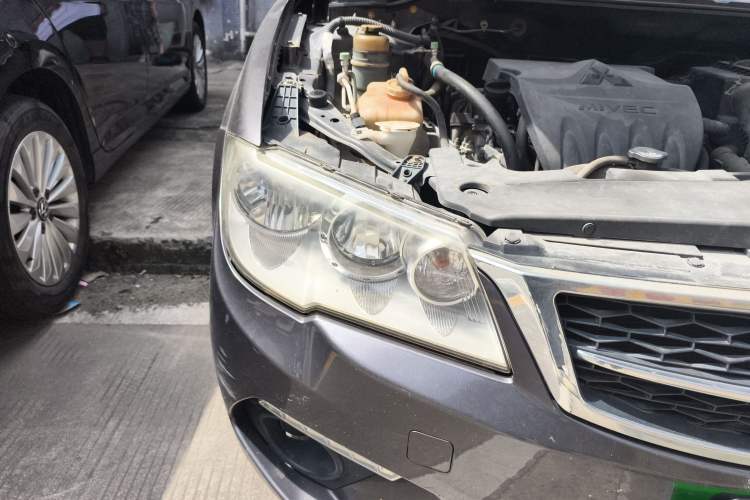 Used Mitsubishi Lancer Fortis 2013 1.6L Manual Comfort Model Right Front Headlight