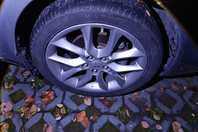 Used Mitsubishi Lancer Fortis 2013 1.8L Automatic Luxury Model China V Standard Right Front Wheel Hub