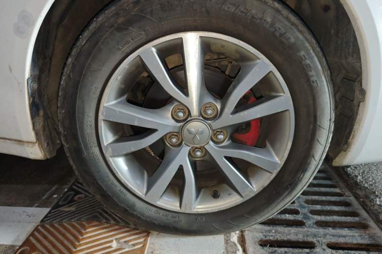 Used Mitsubishi Lancer Fortis 2013 1.8L Automatic Luxury Model China V Standard Right Front Wheel Hub
