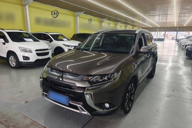 Used Mitsubishi Outlander 2019 2.4L 4x4 Zhi Xiang Edition 5 Seats China VI Standard