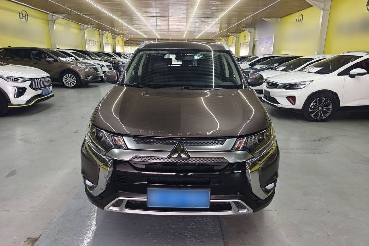 Used Mitsubishi Outlander 2019 2.4L 4x4 Zhi Xiang Edition 5 Seats China VI Standard Exterior 1