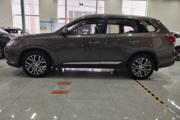Used Mitsubishi Outlander 2018 2.4L 4x4 Elite Edition 5 Seats Exterior 1