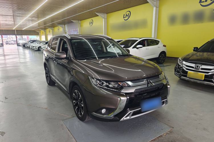 Used Mitsubishi Outlander 2019 2.4L 4x4 Zhi Xiang Edition 5 Seats China VI Standard Exterior 2