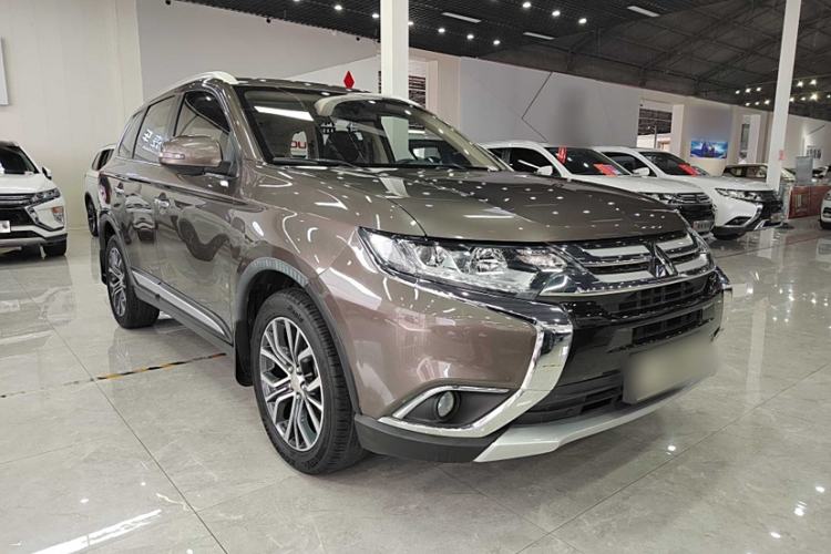 Used Mitsubishi Outlander 2018 2.4L 4x4 Elite Edition 5 Seats Exterior 3