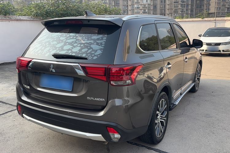 Used Mitsubishi Outlander 2018 2.4L 4x4 Elite Edition 5 Seats Exterior 3