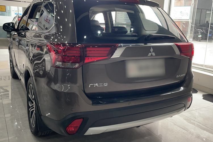Used Mitsubishi Outlander 2018 2.4L 4x4 Elite Edition 5 Seats Exterior 4