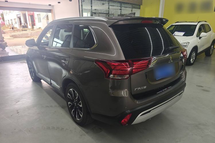 Used Mitsubishi Outlander 2019 2.4L 4x4 Zhi Xiang Edition 5 Seats China VI Standard Exterior 5