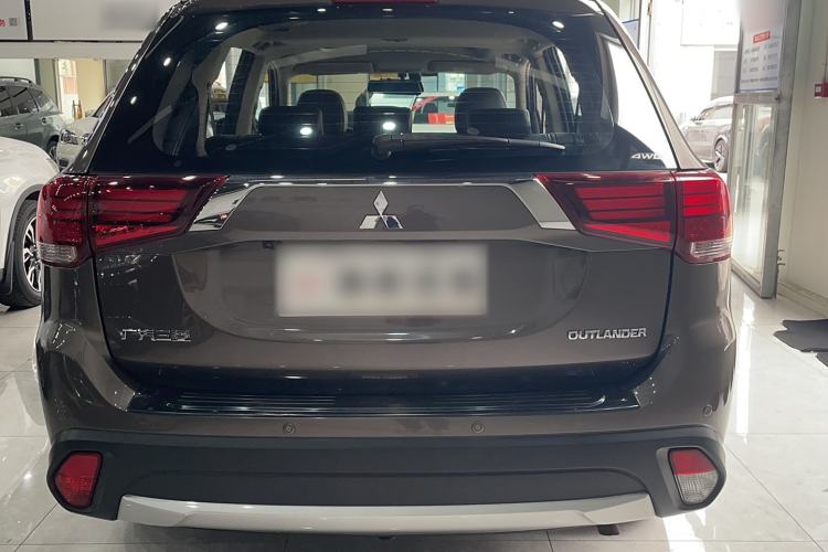 Used Mitsubishi Outlander 2018 2.4L 4x4 Elite Edition 5 Seats Exterior 5