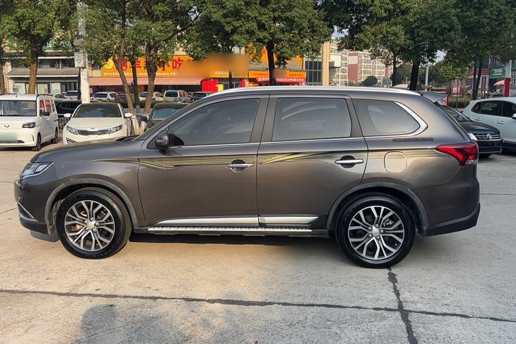Used Mitsubishi Outlander 2018 2.4L 4x4 Elite Edition 5 Seats Exterior 5