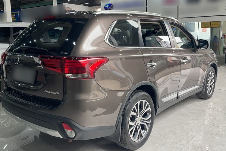 Used Mitsubishi Outlander 2018 2.4L 4x4 Elite Edition 5 Seats Exterior 6