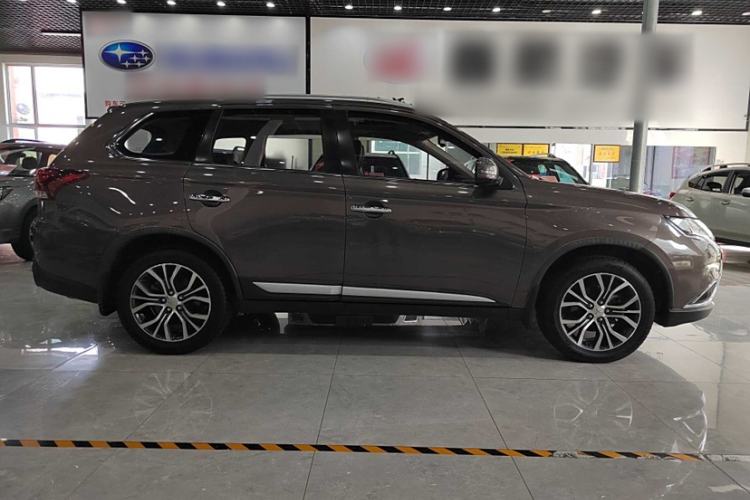 Used Mitsubishi Outlander 2018 2.4L 4x4 Elite Edition 5 Seats Exterior 7