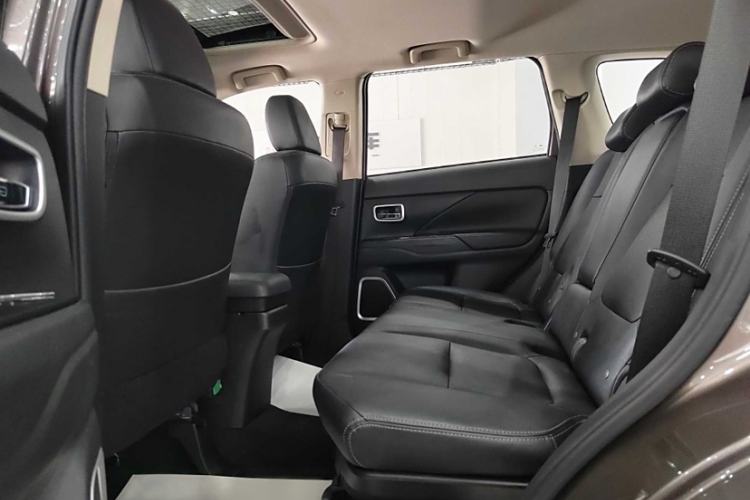 Used Mitsubishi Outlander 2018 2.4L 4x4 Elite Edition 5 Seats Interior 1