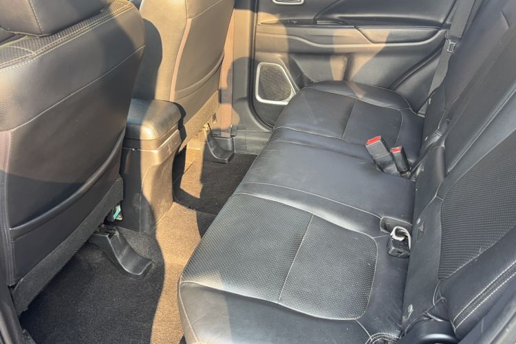 Used Mitsubishi Outlander 2018 2.4L 4x4 Elite Edition 5 Seats Interior 1