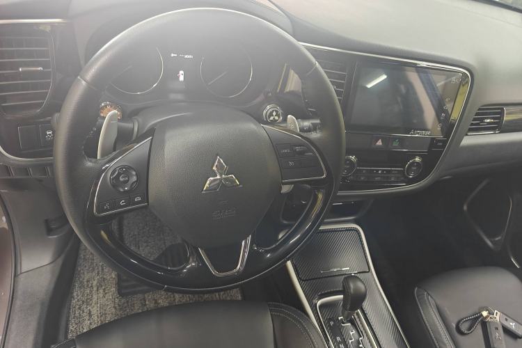 Used Mitsubishi Outlander 2019 2.4L 4x4 Zhi Xiang Edition 5 Seats China VI Standard Interior 2