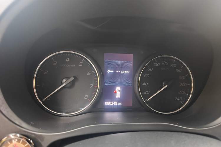 Used Mitsubishi Outlander 2019 2.4L 4x4 Zhi Xiang Edition 5 Seats China VI Standard Odometer Close Up