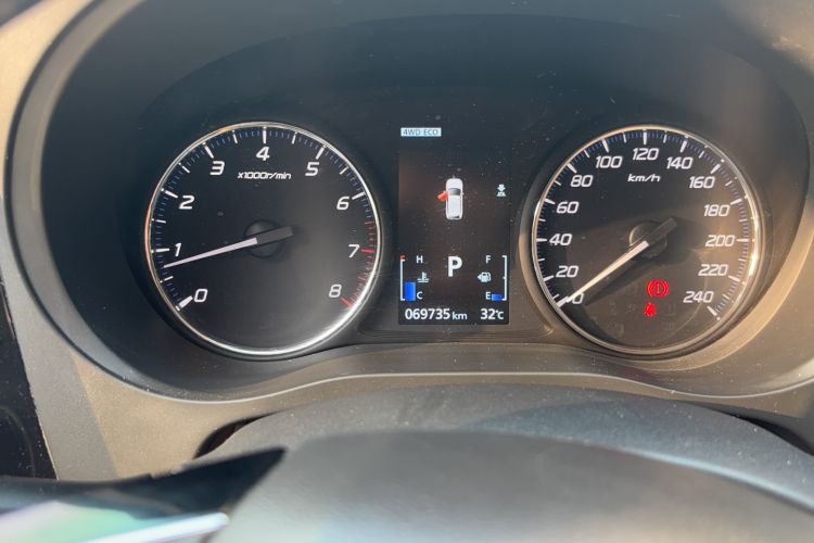 Used Mitsubishi Outlander 2018 2.4L 4x4 Elite Edition 5 Seats Odometer Close Up