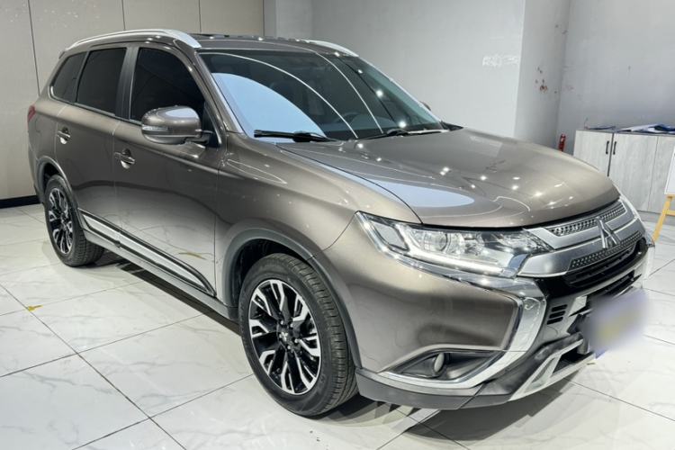 Used Mitsubishi Outlander 2019 2.0L Two-Wheel Drive Comfort Edition 5 Seats China VI Standard Exterior 1