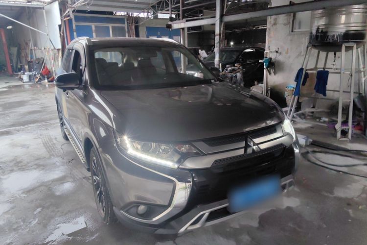 Used Mitsubishi Outlander 2019 2.0L Two-Wheel Drive Comfort Edition 5 Seats China V Standard Exterior 1